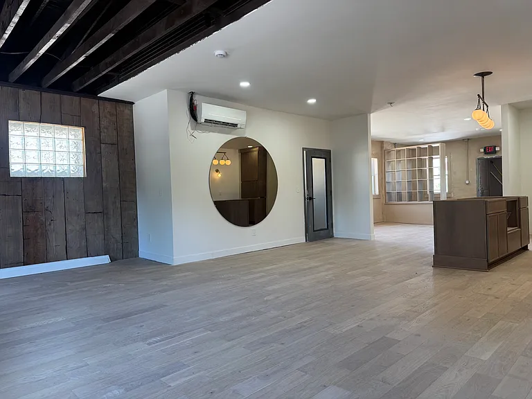 1102 E 37th St #201 — Photo 6