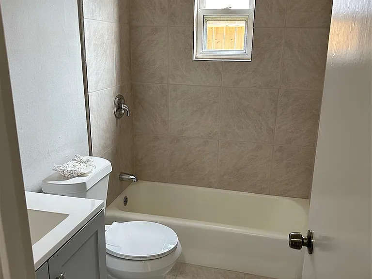 2502 Kingsdale Dr — Photo 8