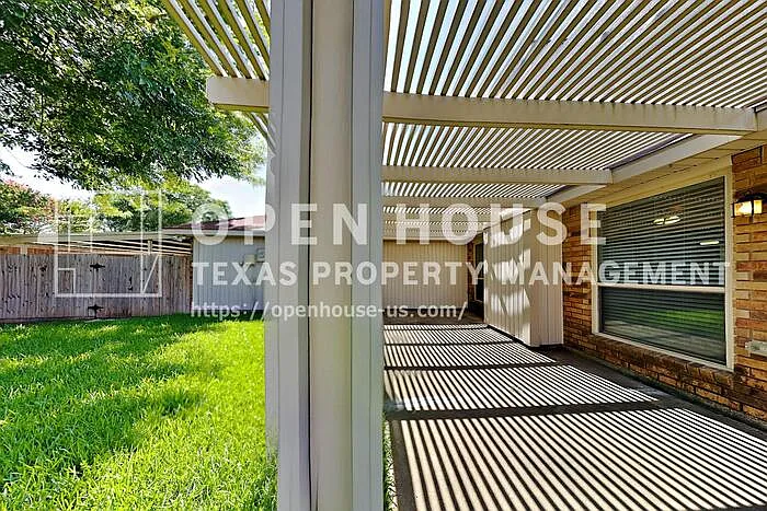 1328 Chicota Dr — Photo 18