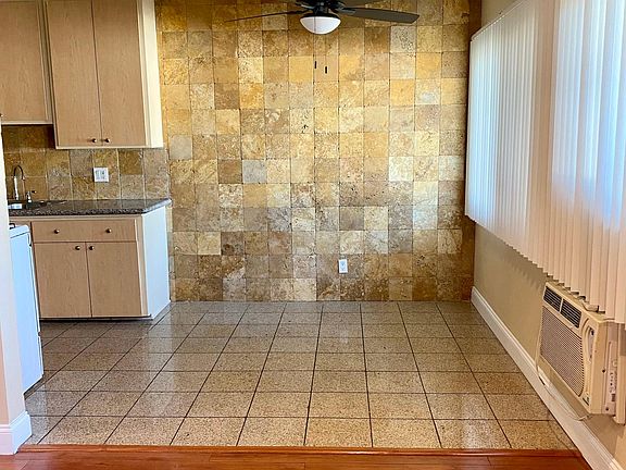 4th image of 918 E Acacia Ave #C