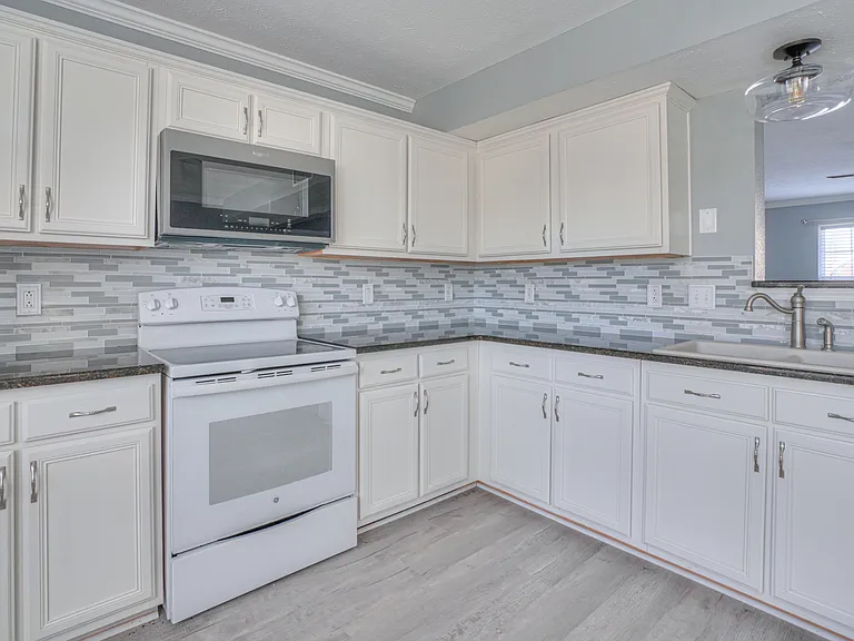 341 Shoshone Pl — Photo 5