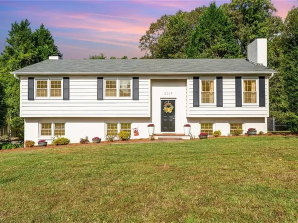 2309 Foxfield Ct, Winston Salem, NC 27106