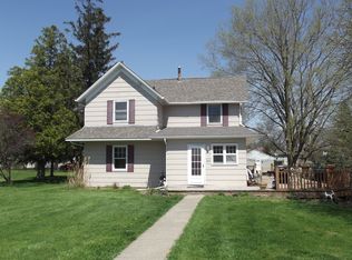 205 S 9th St, Le Claire, IA