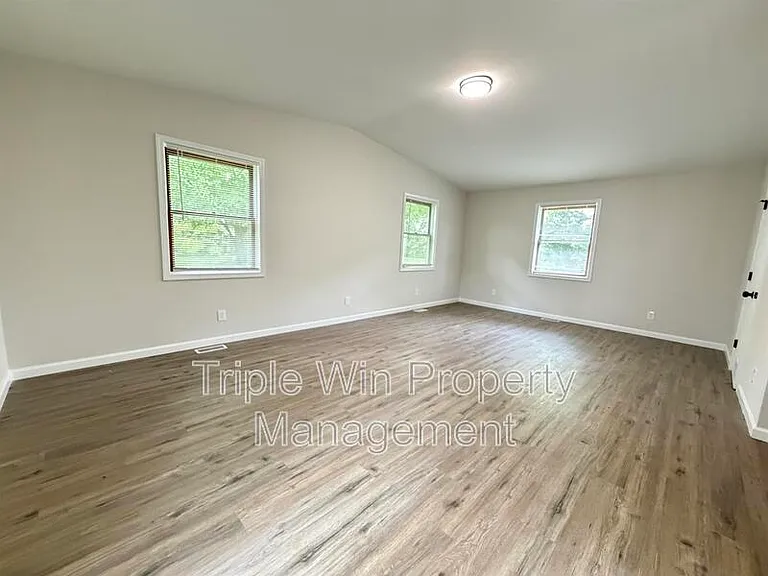 2245 Lindsay Ln — Photo 28