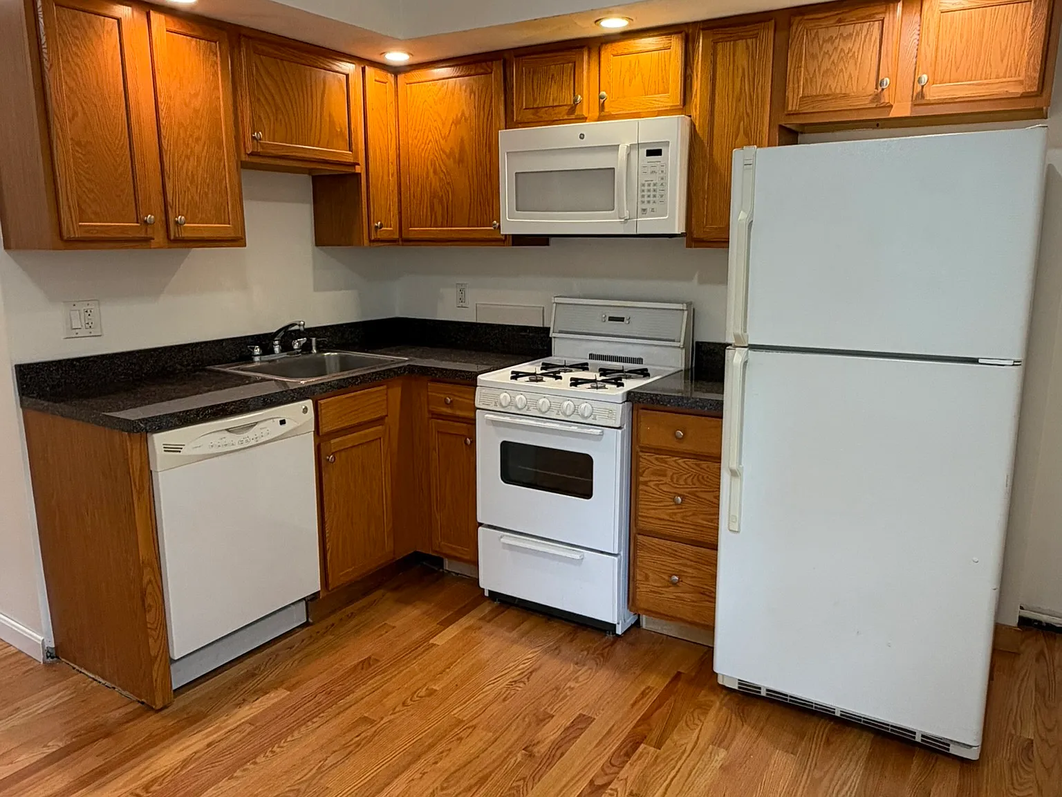 2 bed, $3,000 — Photo 1
