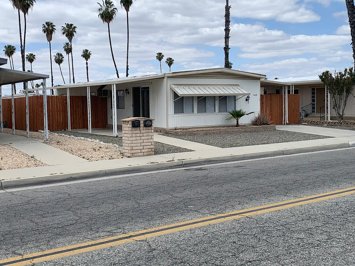 Building Photo - 845 S Lyon Ave