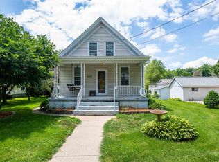 302 S Pine St, Washington, IL 61571