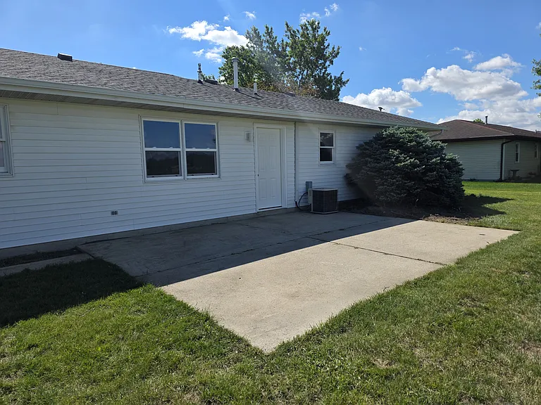 121 Avalon Dr — Photo 4