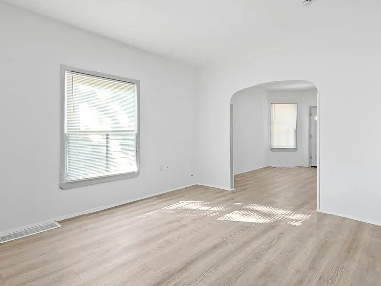2069 W 81st St — Photo 10