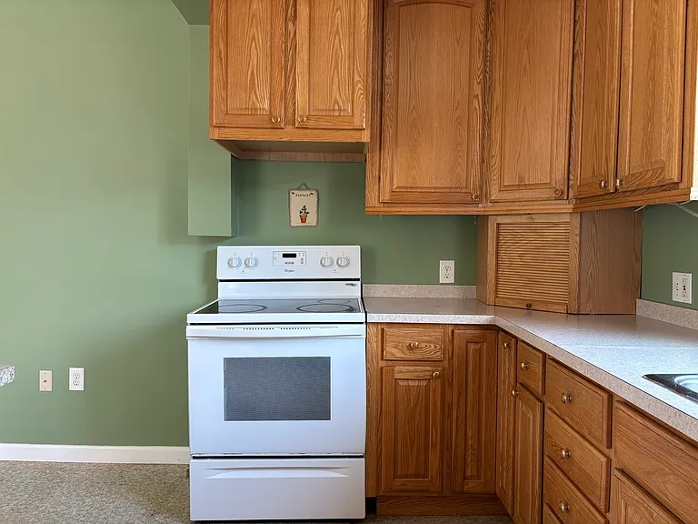 11 Ray Ave — Photo 8