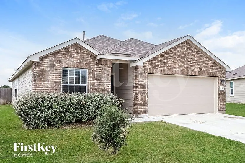 4 bed, 3.0 bath, 1910 sqft, $1,685 — Photo 2
