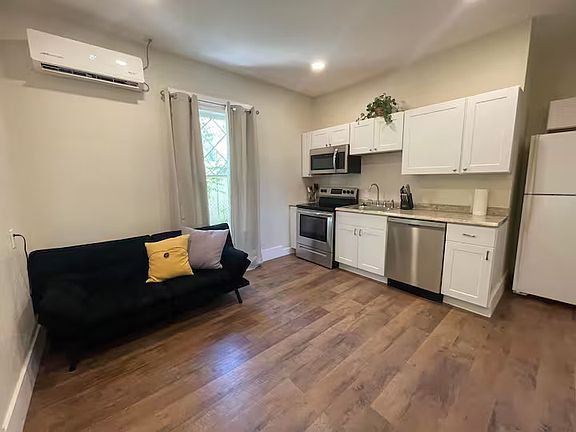 5th image of 668 S East St #2