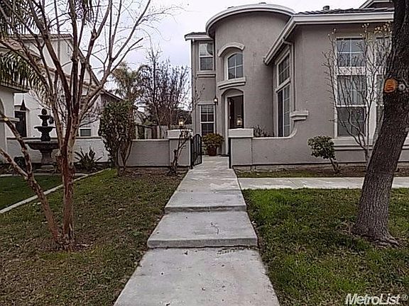 Walkway to entry door