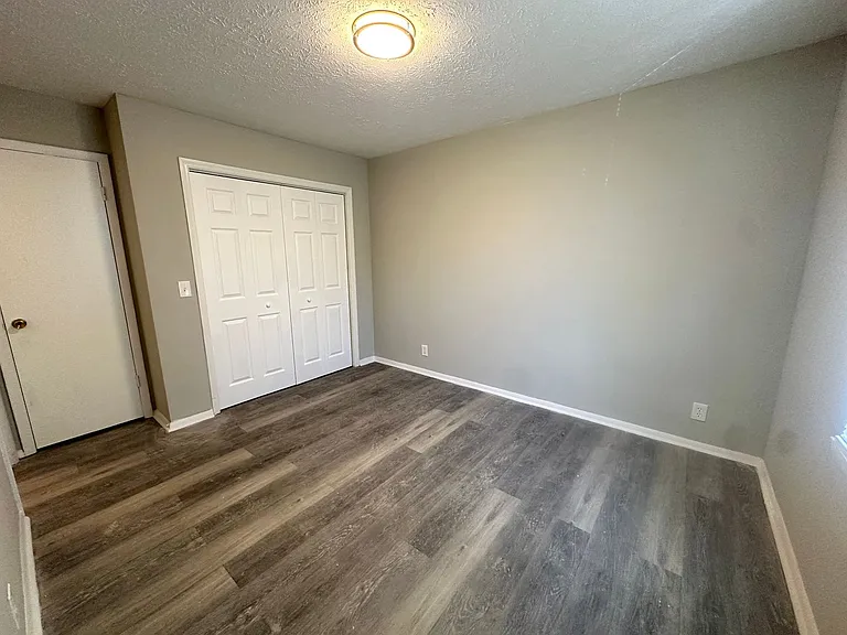 334 E Webster St — Photo 3
