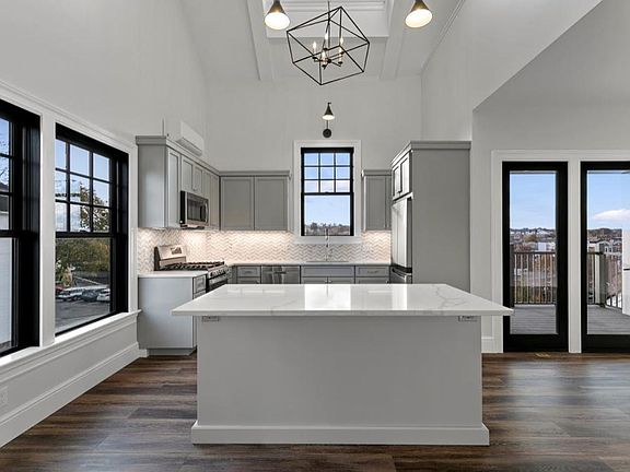 "Windsor" - 2BR / 2 1/2 BA @ 96 East Ave