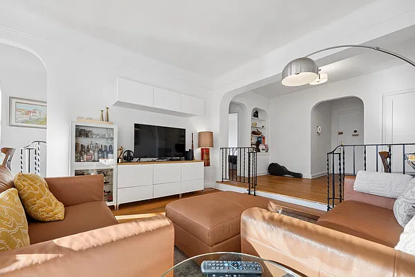 Living room, photo 2