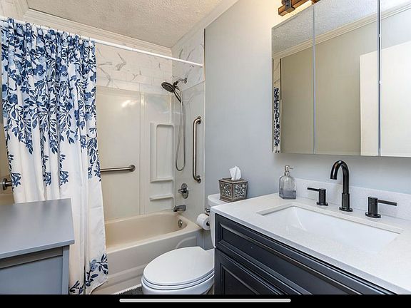 5th image of 4240 Texas Ln #2