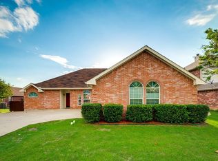 219 Cobblestone Cir, Red Oak, TX 75154