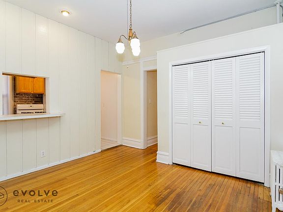 3rd image of 1216 N Dearborn St #1220B2