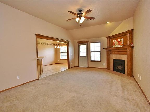 2nd image of 422 W Strasburg Way