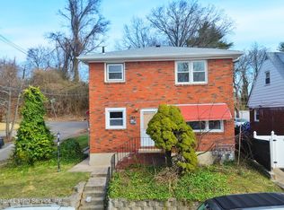 183 Old Town Rd, Staten Island, NY 10305