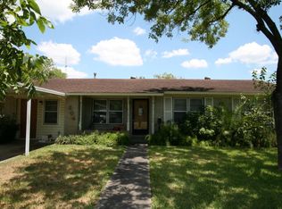 204 W Houston St, Refugio, TX 78377