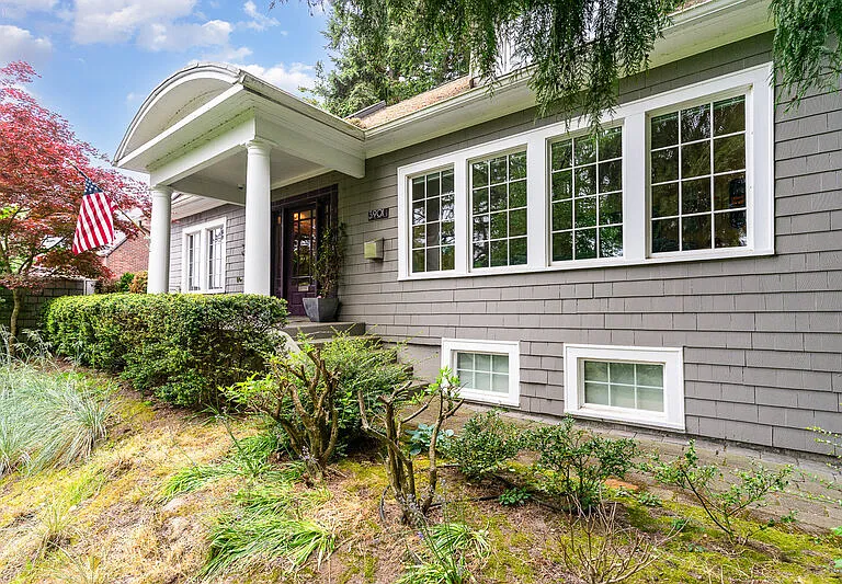 3901 S Court St — Photo 2