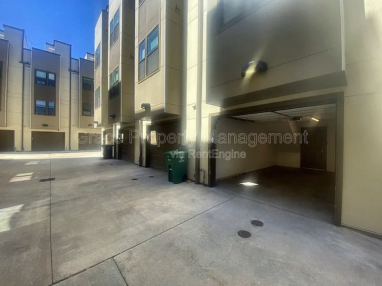 2200 Tremont Pl #6 — Photo 6
