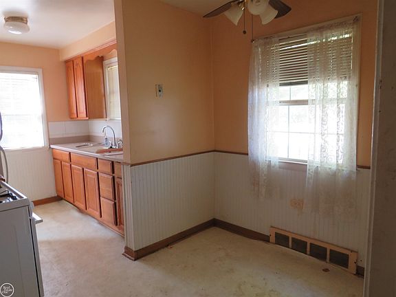 3rd image of 22404 Rausch Ave