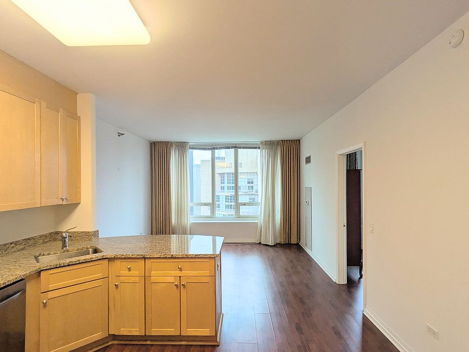 OPEN KITCHEN WITH ISLAND BAR