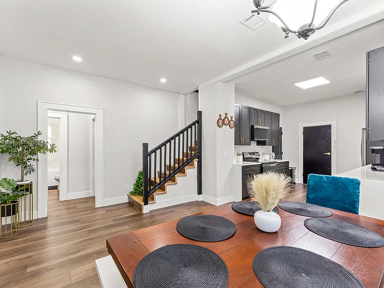 2811 N Market St — Photo 9