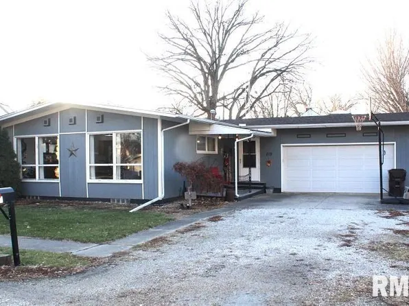 219 N Henderson St, Toulon, IL 61483
