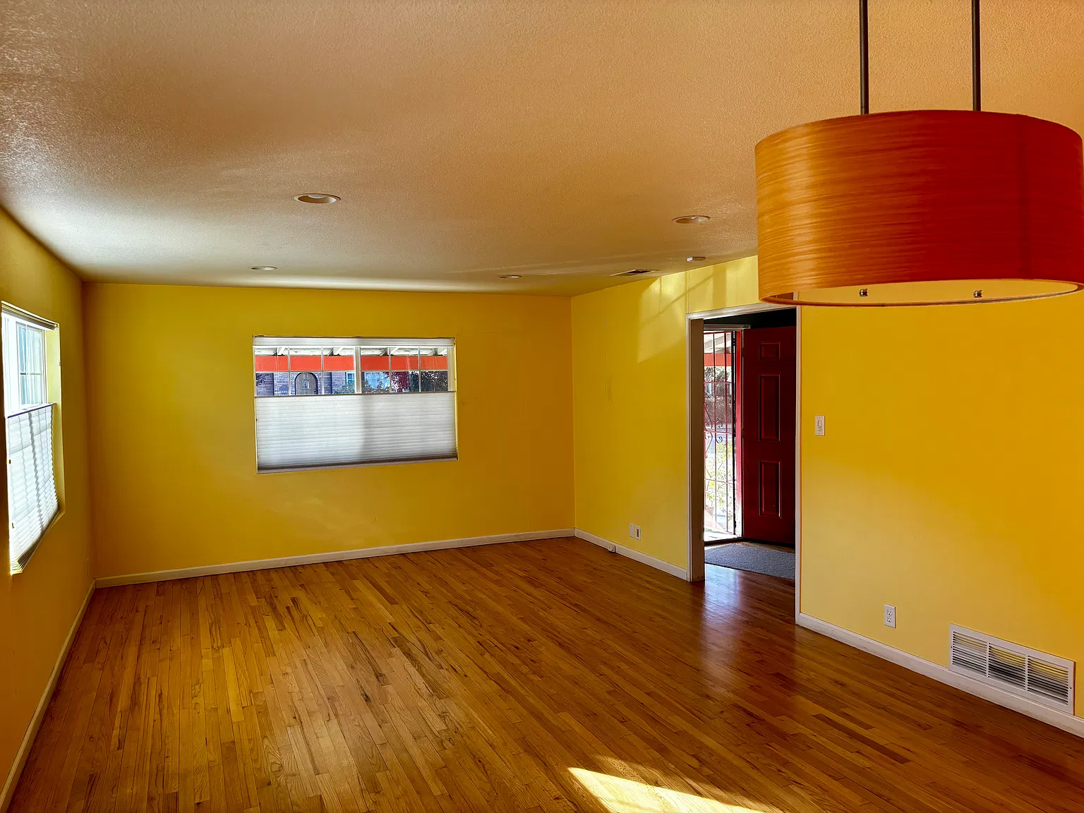 1227 W Walnut St — Photo 4