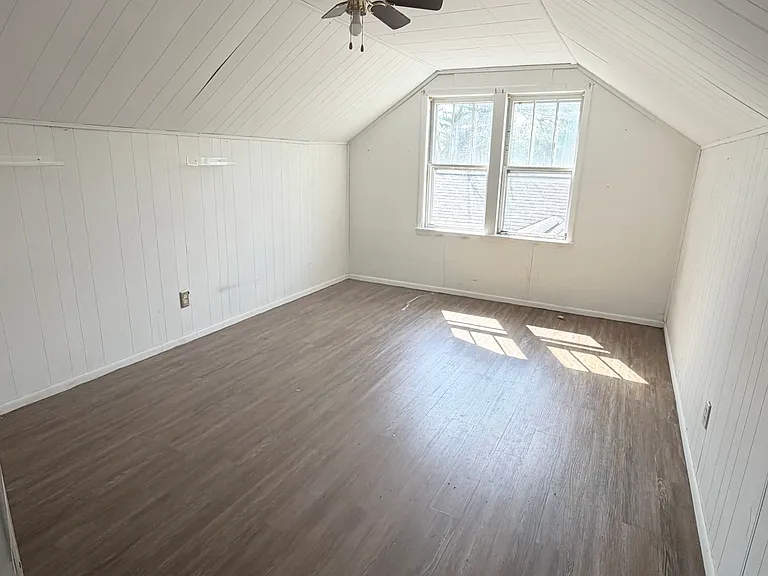 233 Country Club Ln — Photo 5