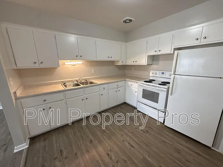 7701 W Hampton Ave #6 — Photo 5