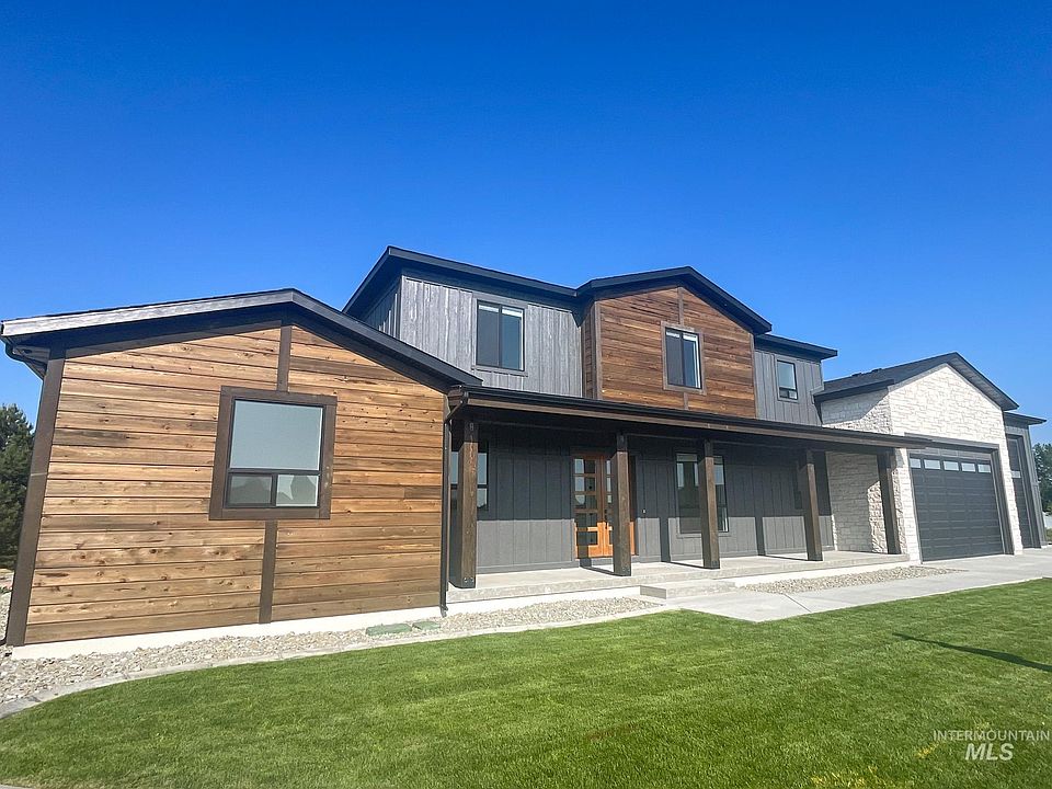 1st image of 821 Snake River Dr
