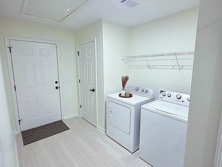 117 W Carter St — Photo 21