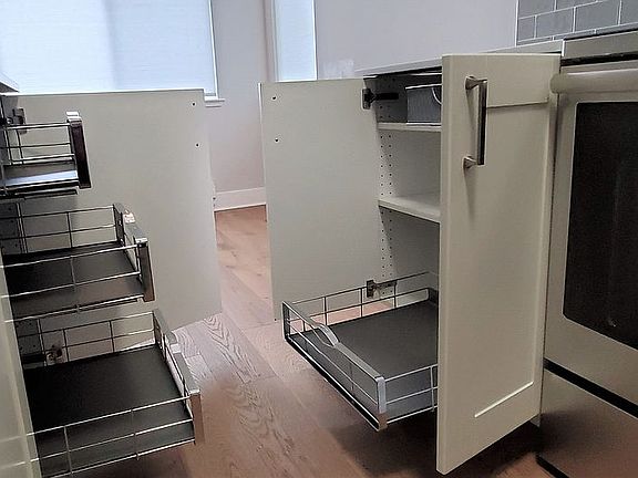 Container StrPullout shelves