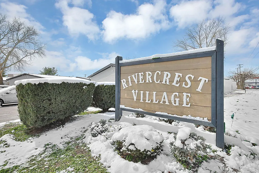 Rivercrest Village Apartments — Photo 2