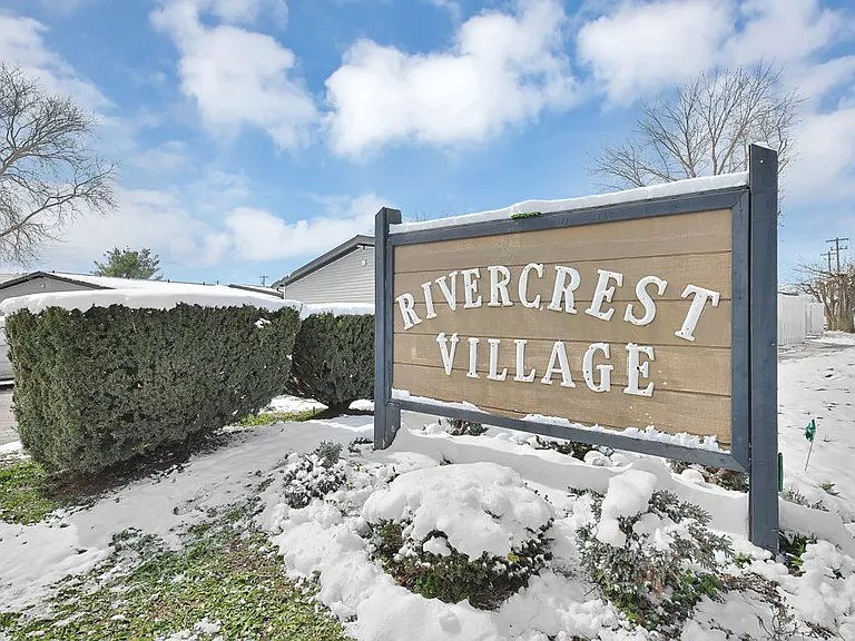 Rivercrest Village Apartments — Photo 2