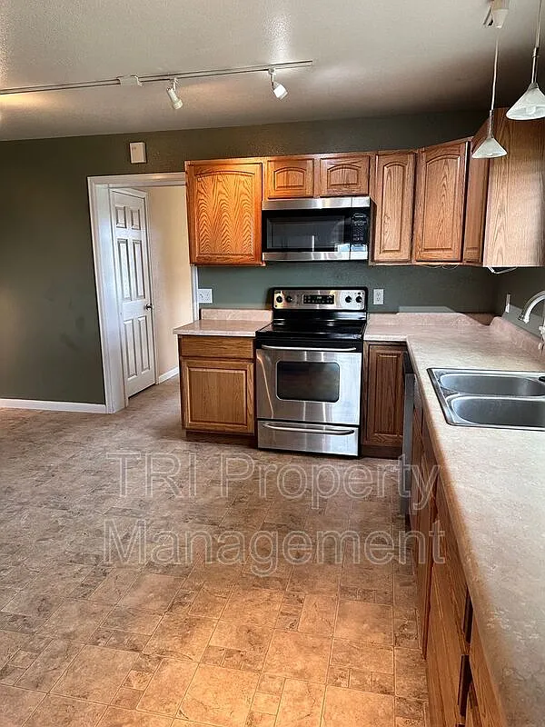 Studio, $2,500 — Photo 4