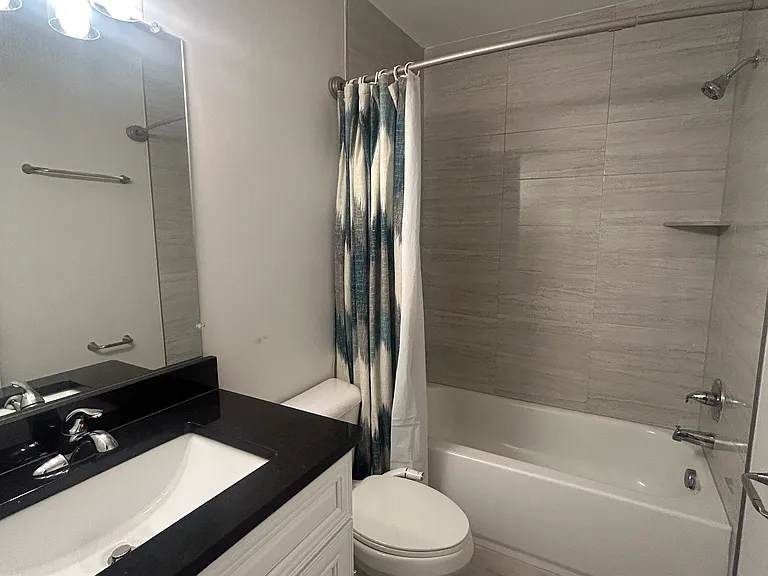 2323 E Maple Rd — Photo 17
