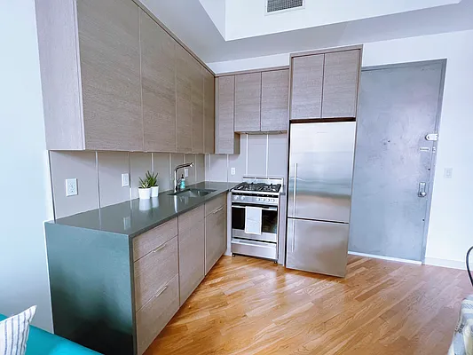 Rented by Keller Williams NYC | media 20
