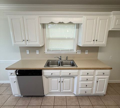 3rd image of 20 Tulip Ln