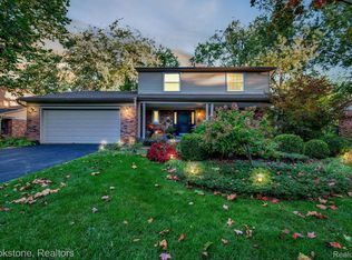 1997 Devonshire Rd, Bloomfield Hills, MI 48302
