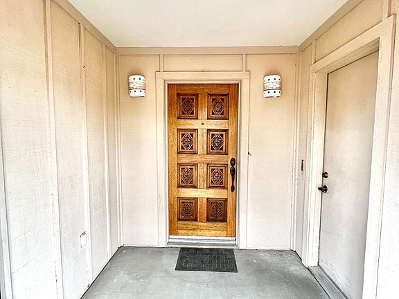 3rd image of 833 E Cheryl Dr