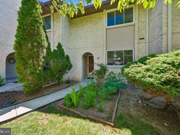 90 Tennyson Dr, Plainsboro, NJ 08536