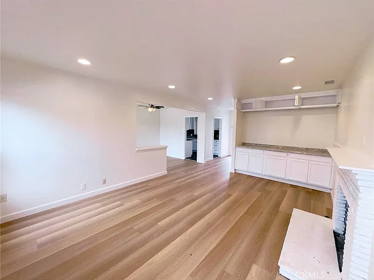 836 E Whitcomb Ave — Photo 6