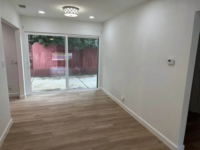 1400 Clay St — Photo 10