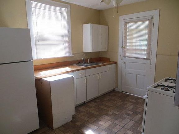 3rd image of 2231 Cleneay Ave